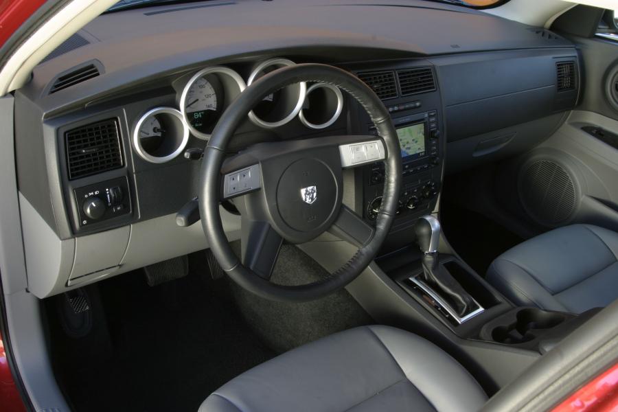  Dodge Magnum R/T 2005 года  (фото 26 из 39)